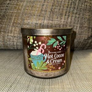 Bath & Body Works Hot Cocoa‎ & Cream Candle - Festive Brown